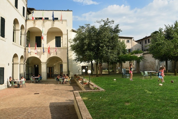 Palazzo Pierantoni - Ostello Di Foligno